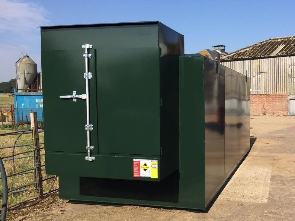 Ultrithane 2 RAL 6001 green acrylic polyurethane high-gloss paint on a large industrial storage container by Ultrimax